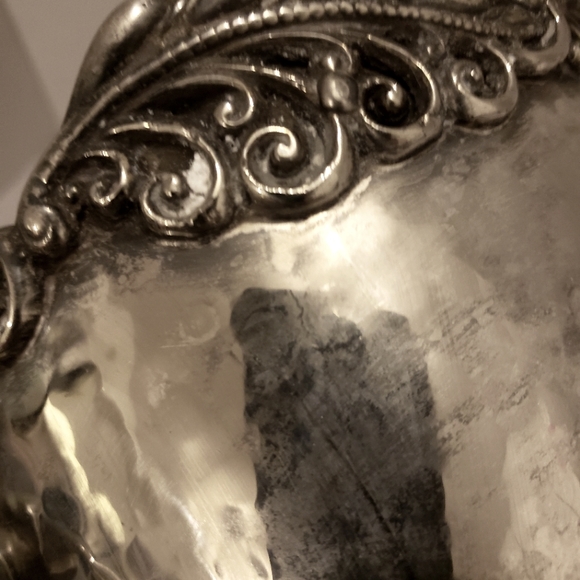 Silverplated Vase with a slight tilt. Artsy styled Laced edge vase. Rare Find. - Picture 3 of 4